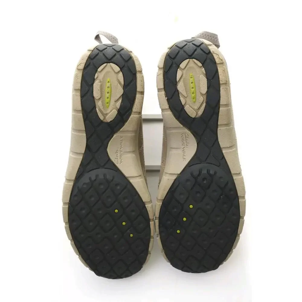 Clarks minor scuffing